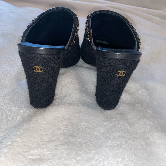 Chanel Tweed Mules gently used! 
From the 2017 Collection by Karl Lagerfeld - Picture 5 of 8